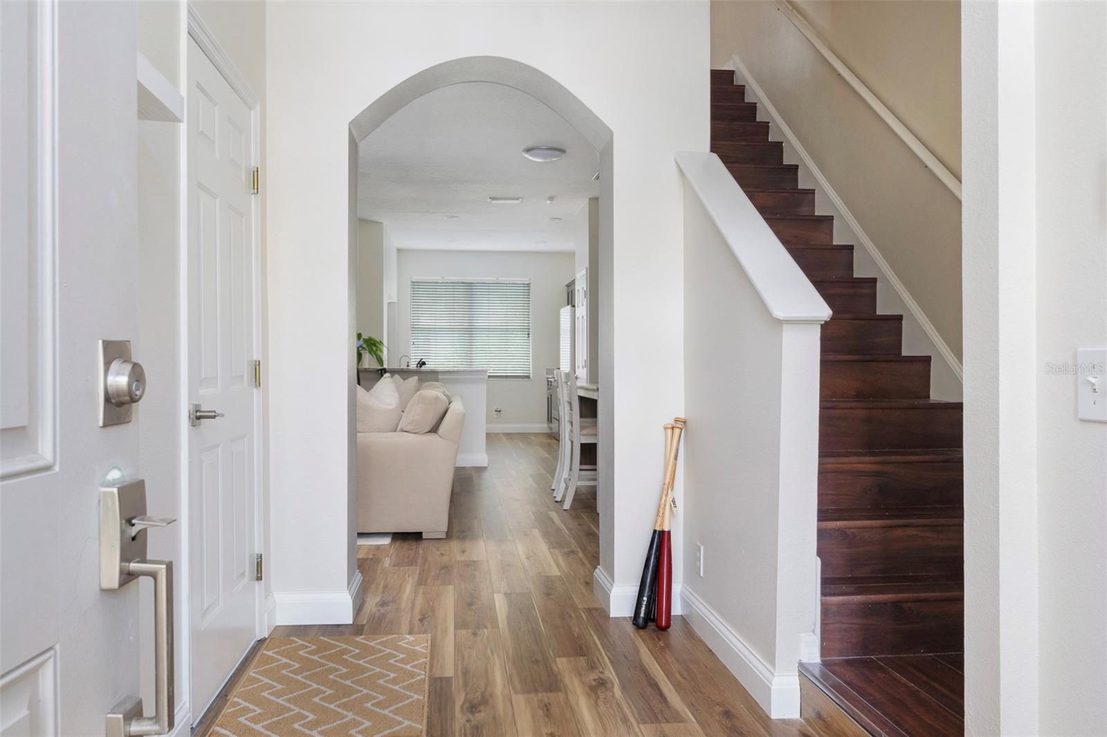 570 VALLANCE WAY NE — photo 3