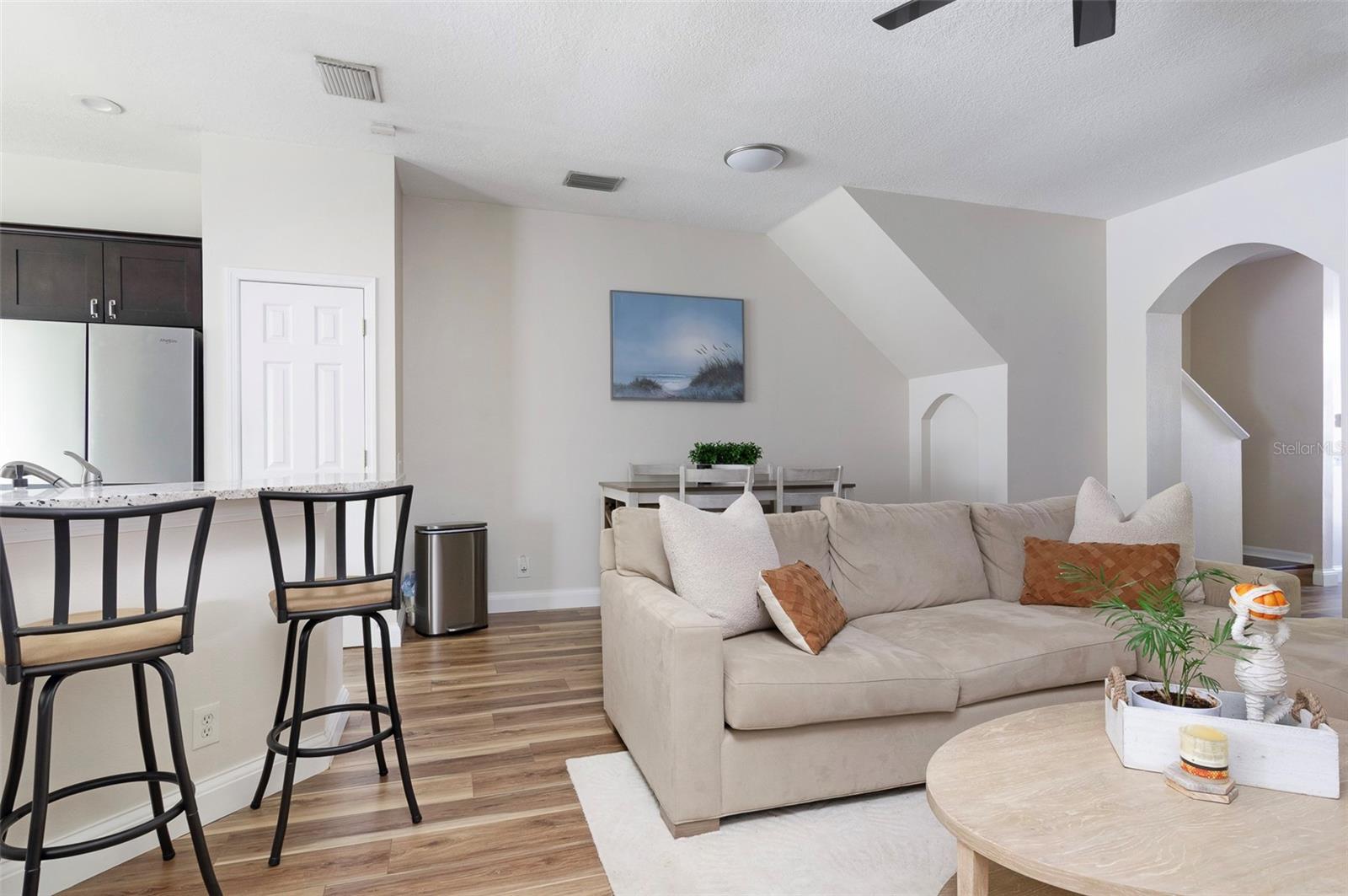 570 VALLANCE WAY NE — photo 8