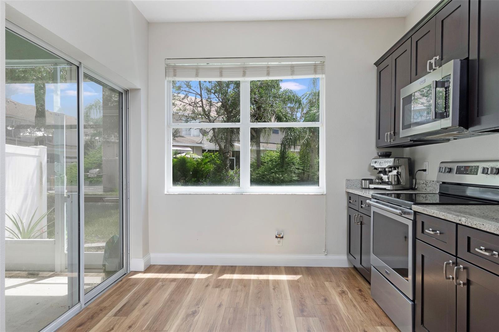 570 VALLANCE WAY NE — photo 10