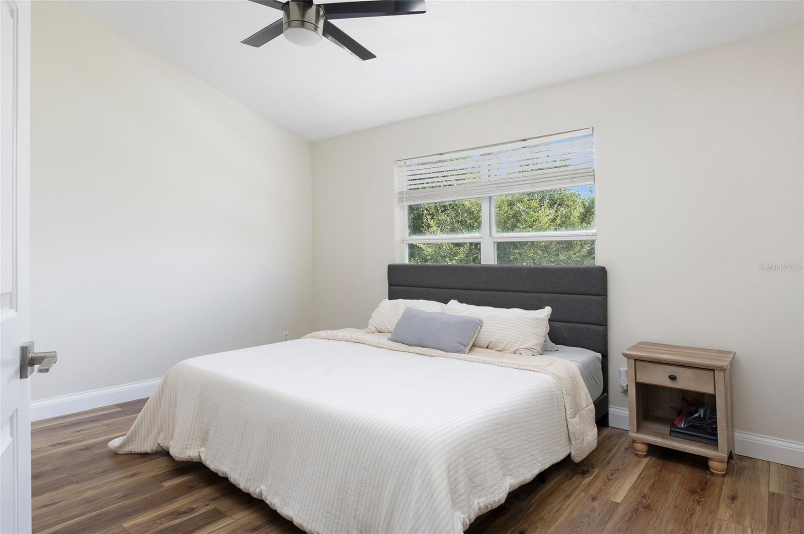 570 VALLANCE WAY NE — photo 15