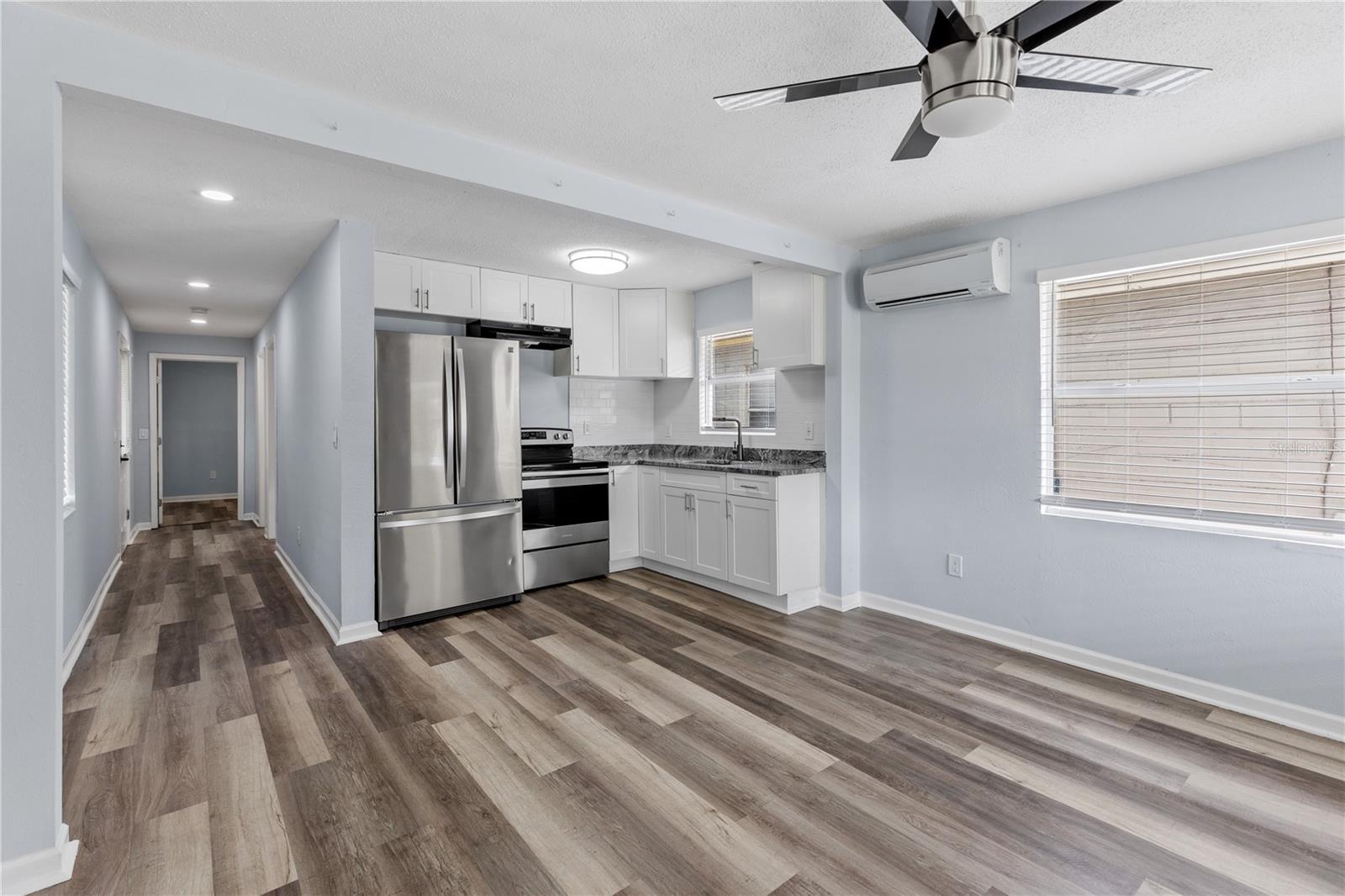 2410 E COLUMBUS DR — photo 23
