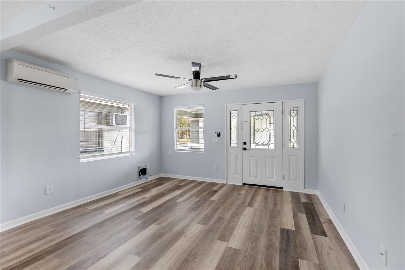 2410 E COLUMBUS DR — photo 20