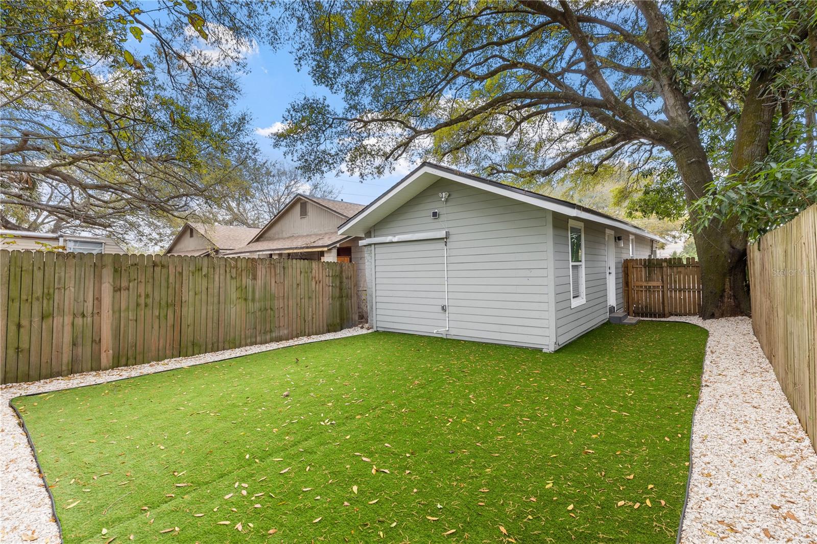 2410 E COLUMBUS DR — photo 11