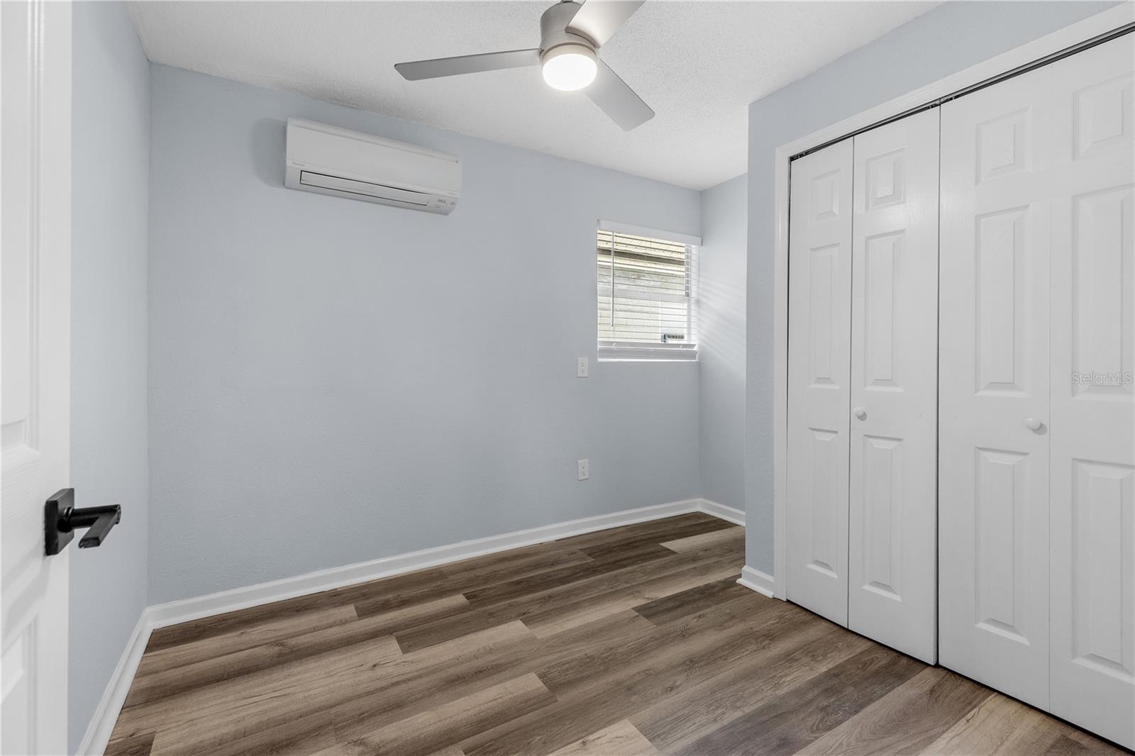 2410 E COLUMBUS DR — photo 17