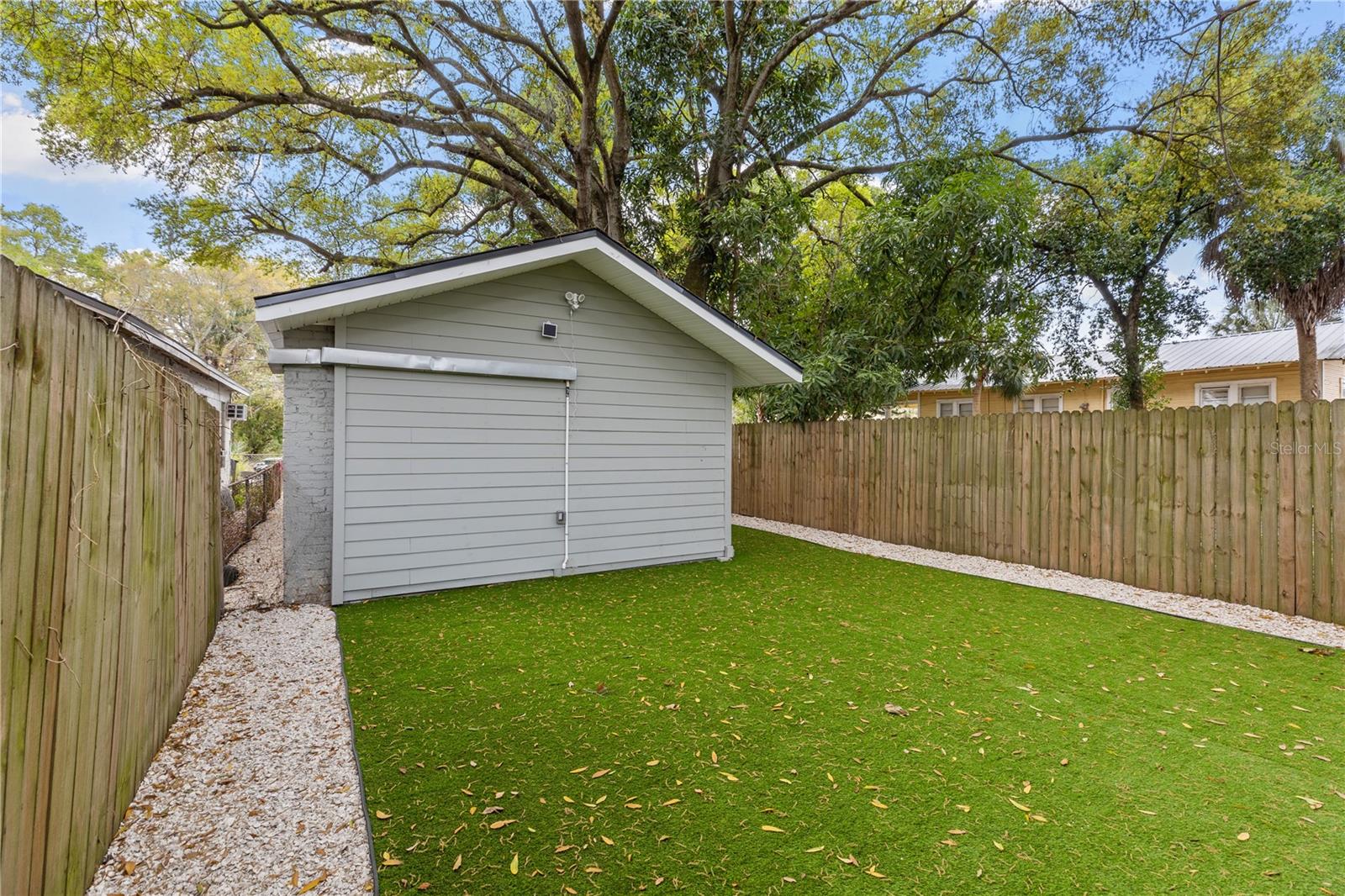 2410 E COLUMBUS DR — photo 24