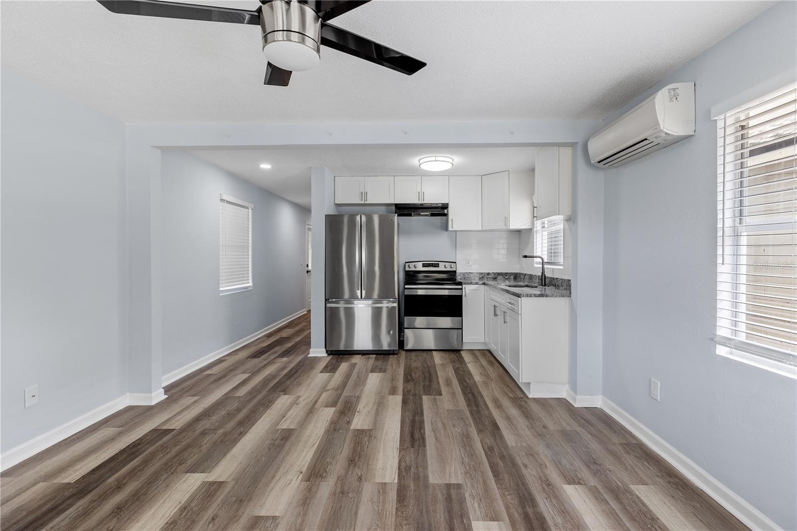 2410 E COLUMBUS DR — photo 21