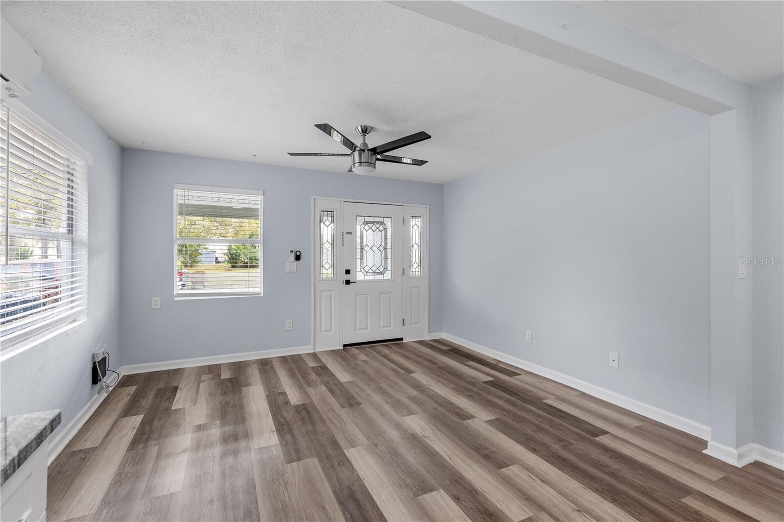2410 E COLUMBUS DR — photo 18