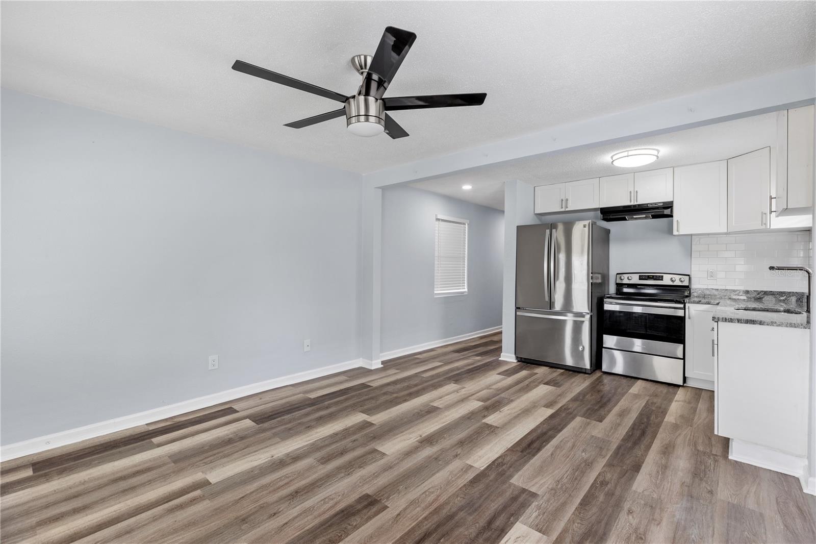 2410 E COLUMBUS DR — photo 22