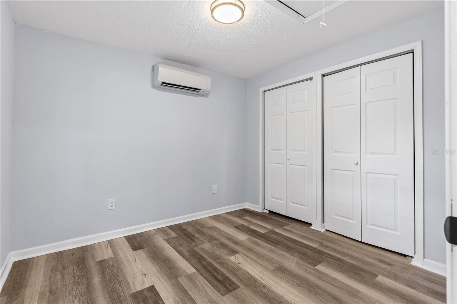 2410 E COLUMBUS DR — photo 14