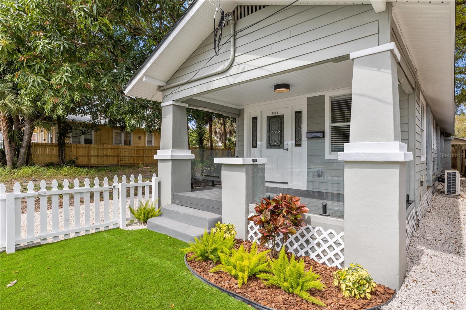 2410 E COLUMBUS DR — photo 4