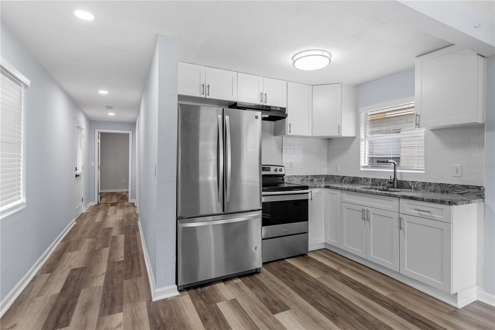 2410 E COLUMBUS DR — photo 19