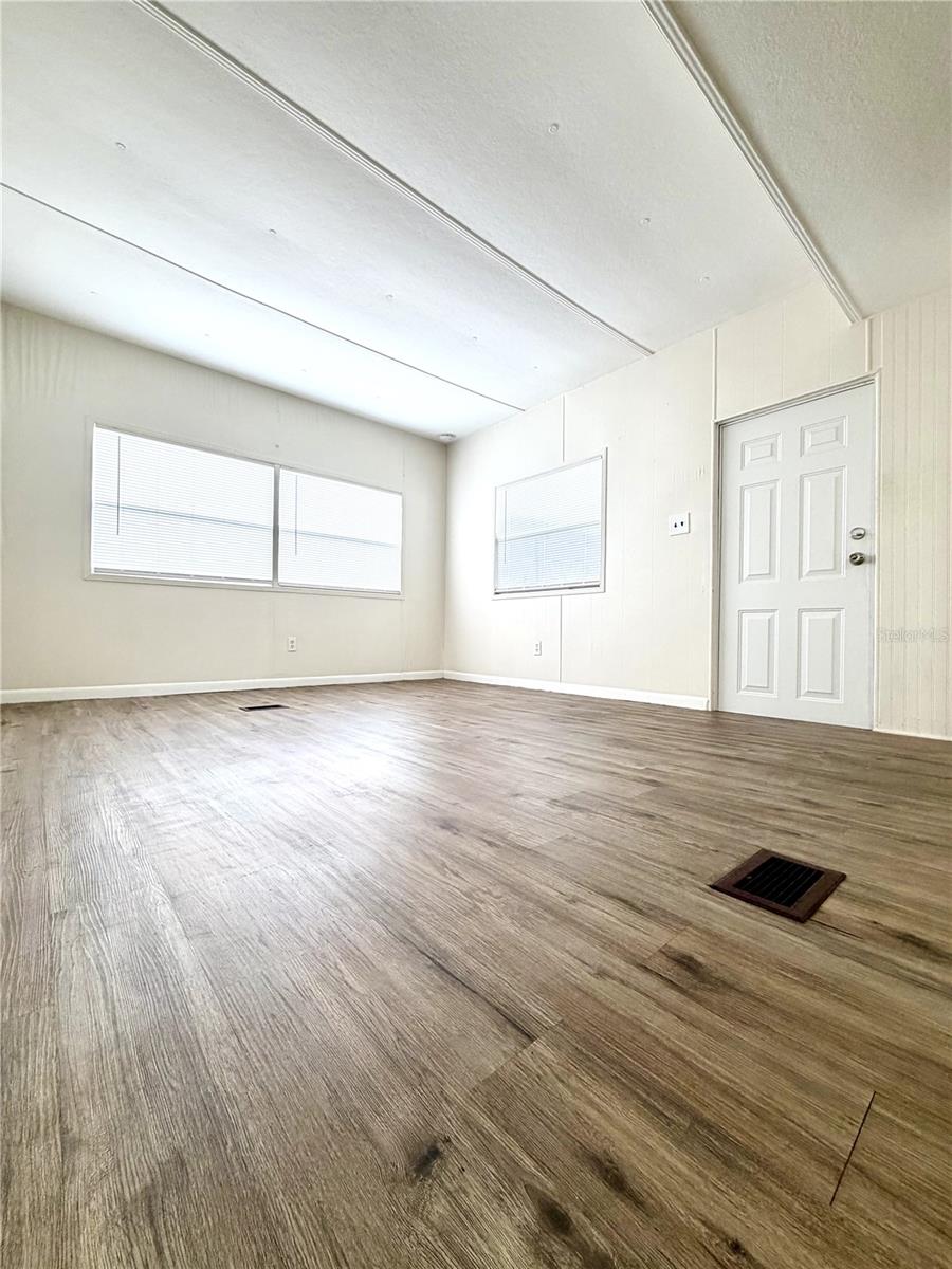 7134 LOFTY DR — photo 4