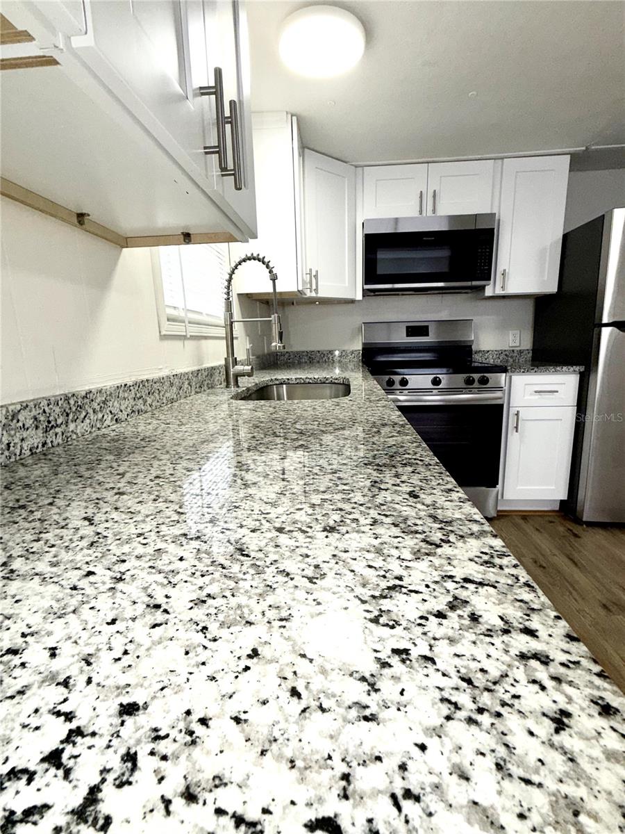 7134 LOFTY DR — photo 8