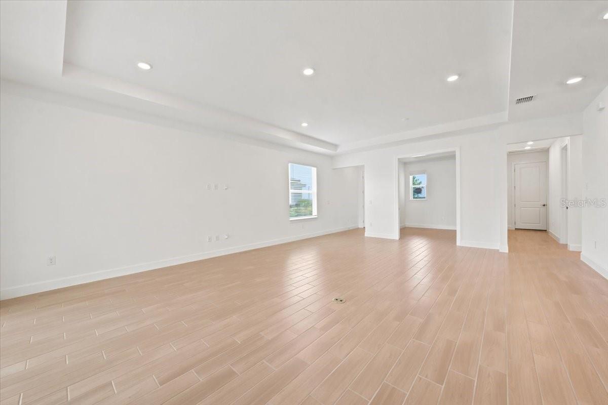13902 FLETCHER DR — photo 8