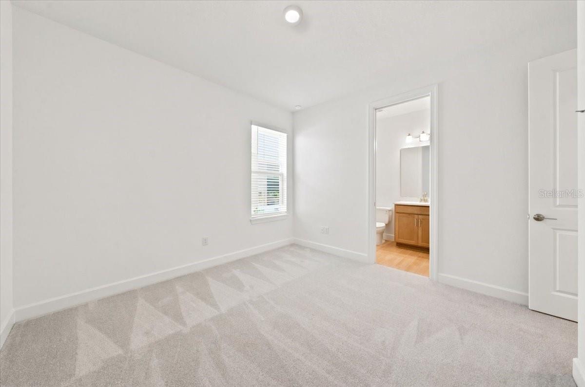 13902 FLETCHER DR — photo 36
