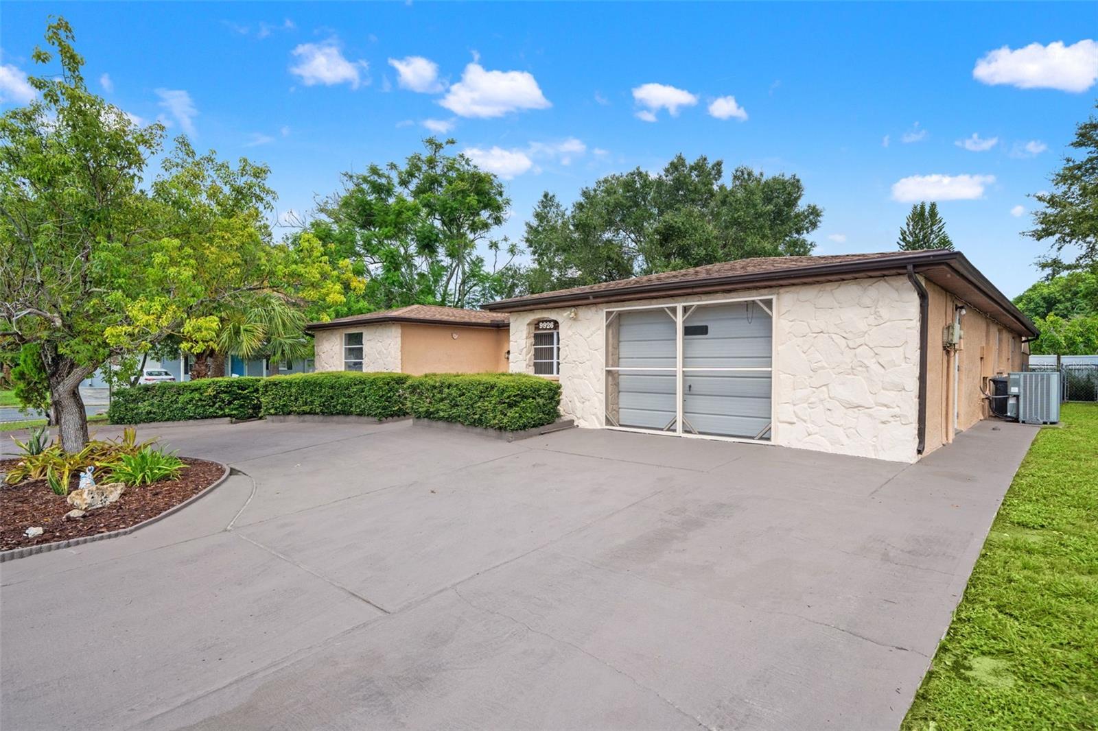 9926 LAKESIDE LN — photo 3