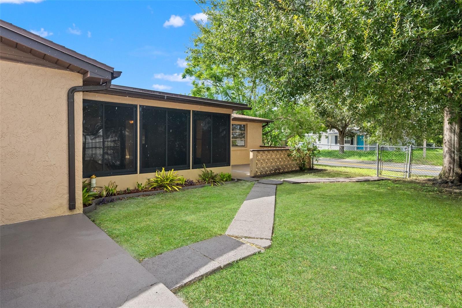 9926 LAKESIDE LN — photo 37