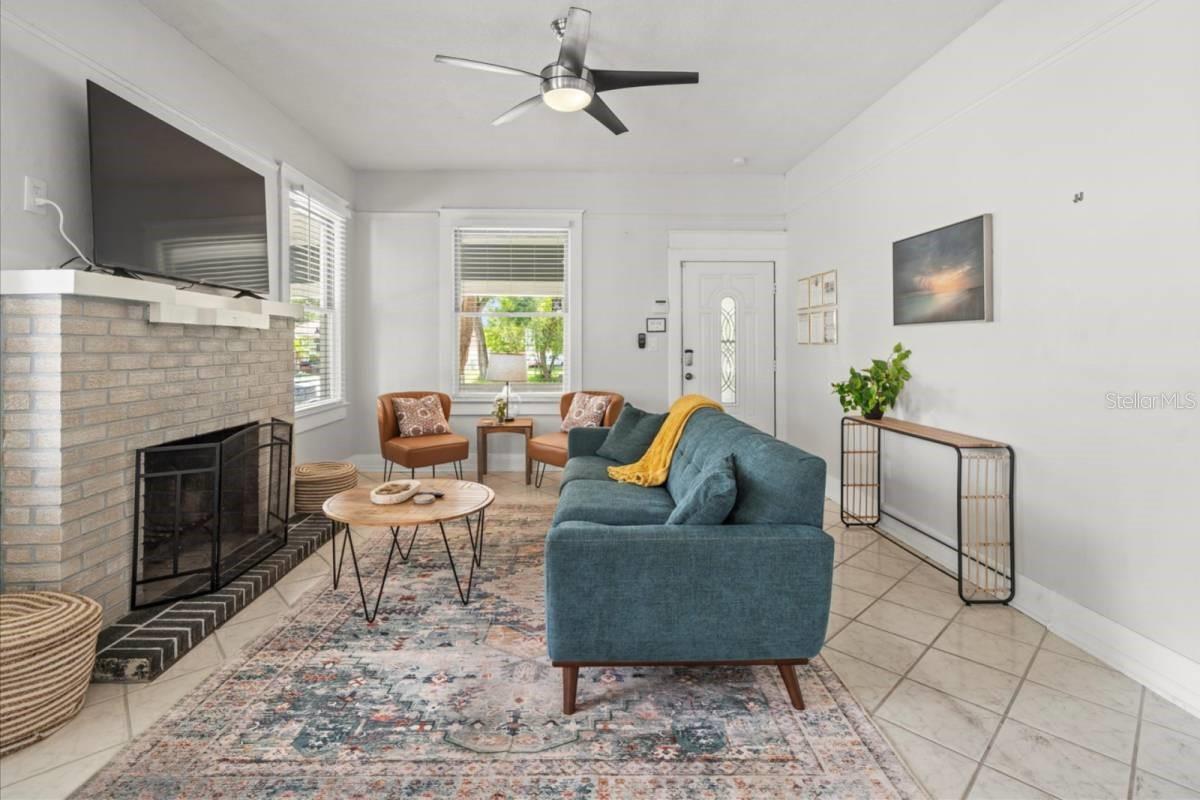 7002 N CAMERON AVE — photo 12
