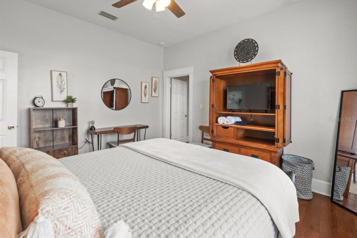 7002 N CAMERON AVE — photo 30