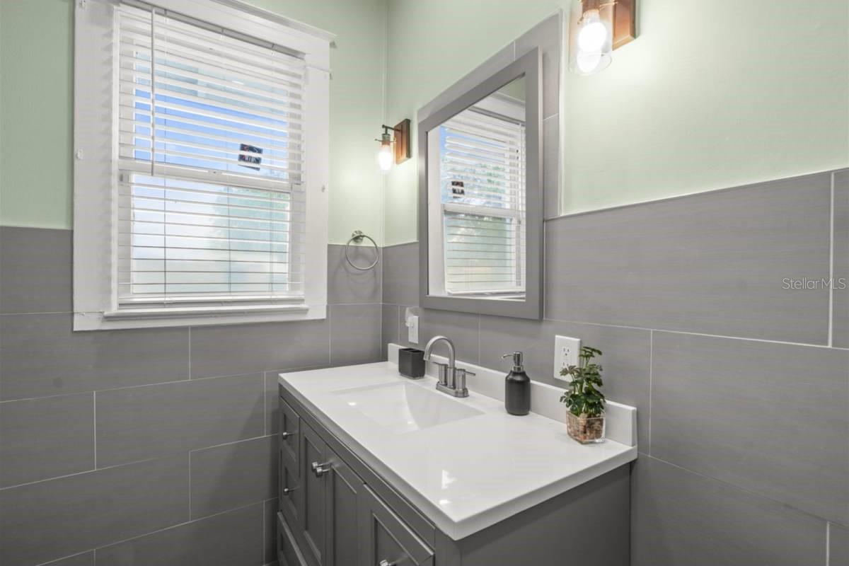 7002 N CAMERON AVE — photo 27