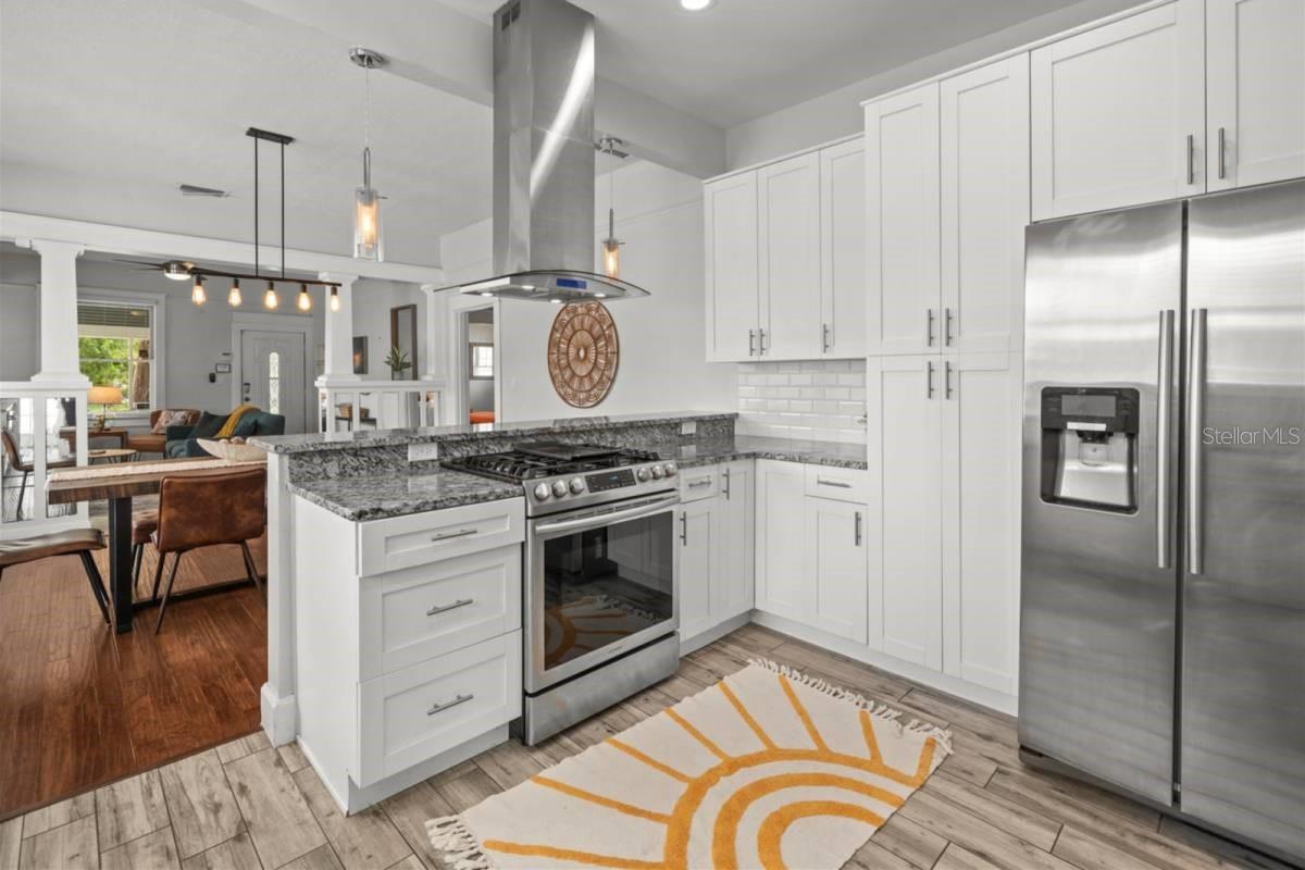 7002 N CAMERON AVE — photo 4