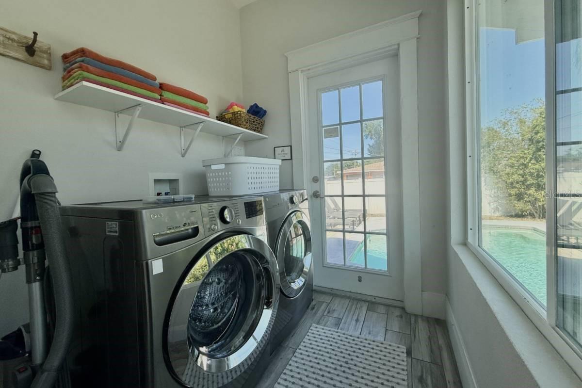 7002 N CAMERON AVE — photo 36