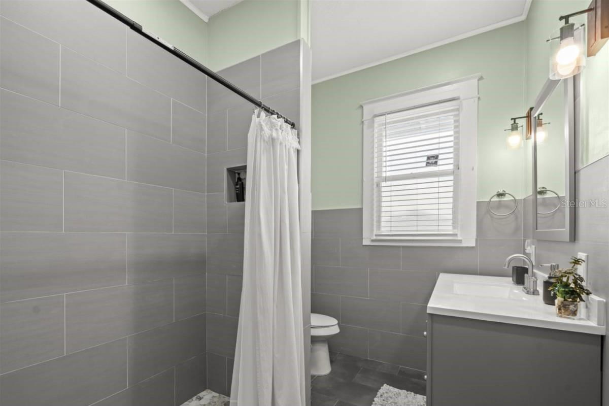 7002 N CAMERON AVE — photo 28