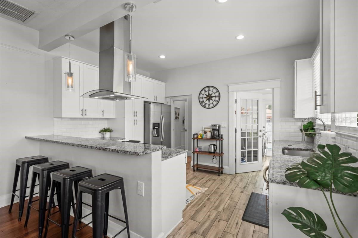 7002 N CAMERON AVE — photo 19