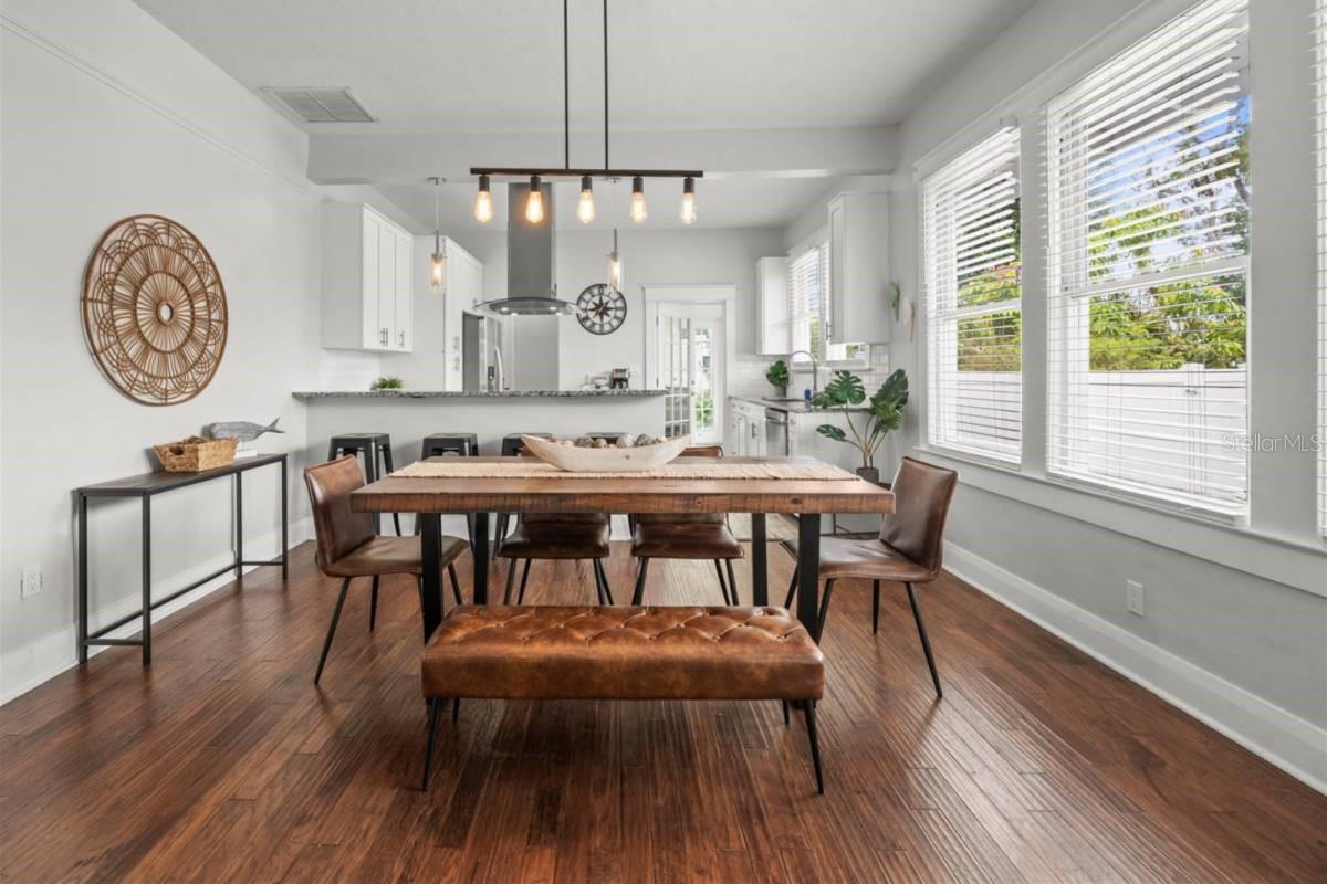 7002 N CAMERON AVE — photo 17