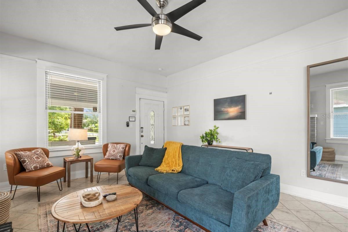 7002 N CAMERON AVE — photo 10