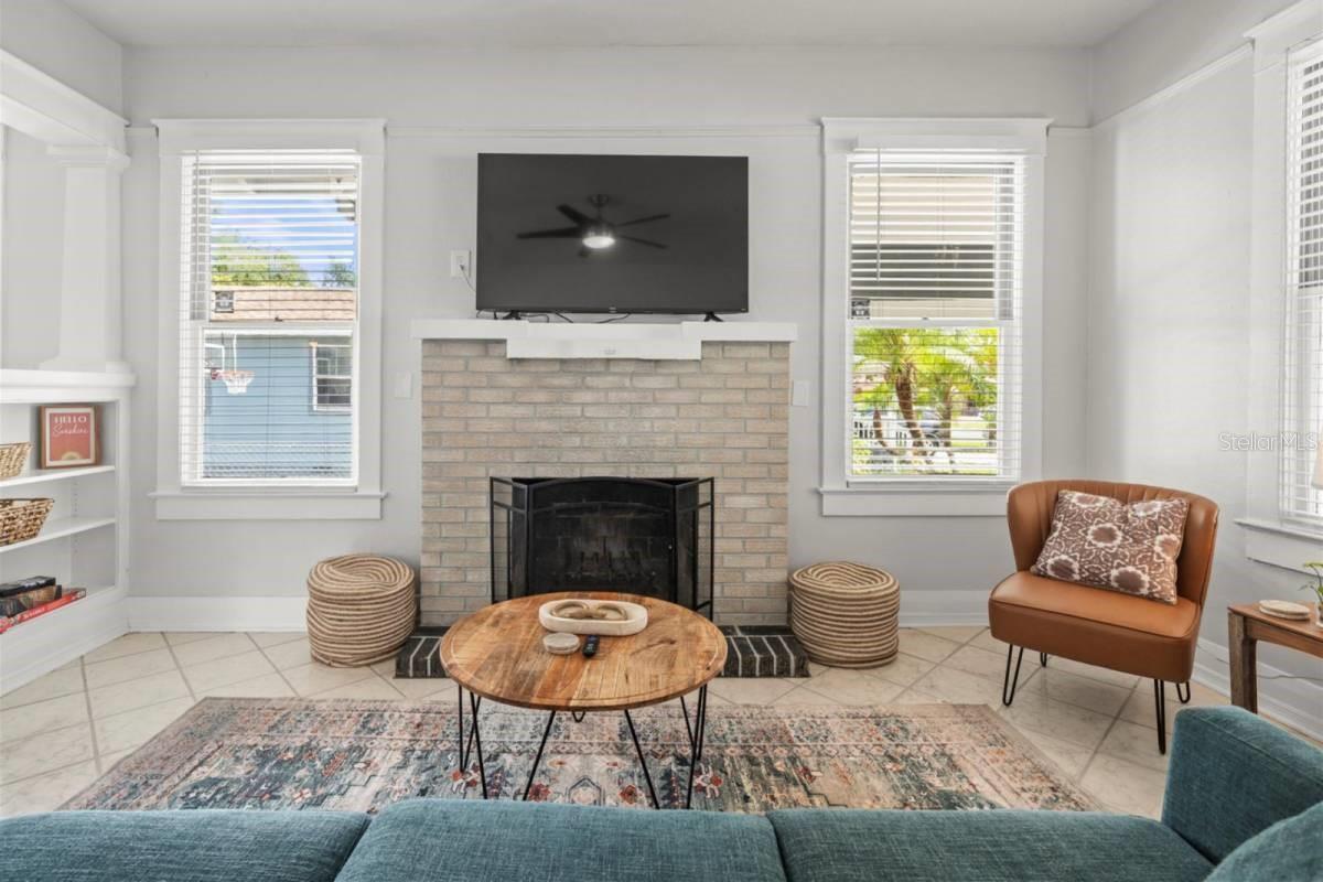 7002 N CAMERON AVE — photo 11
