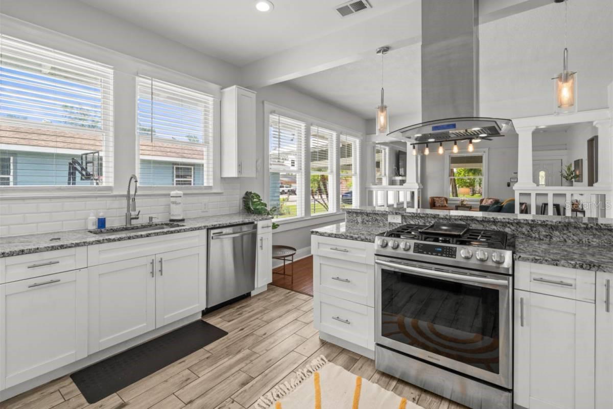 7002 N CAMERON AVE — photo 24