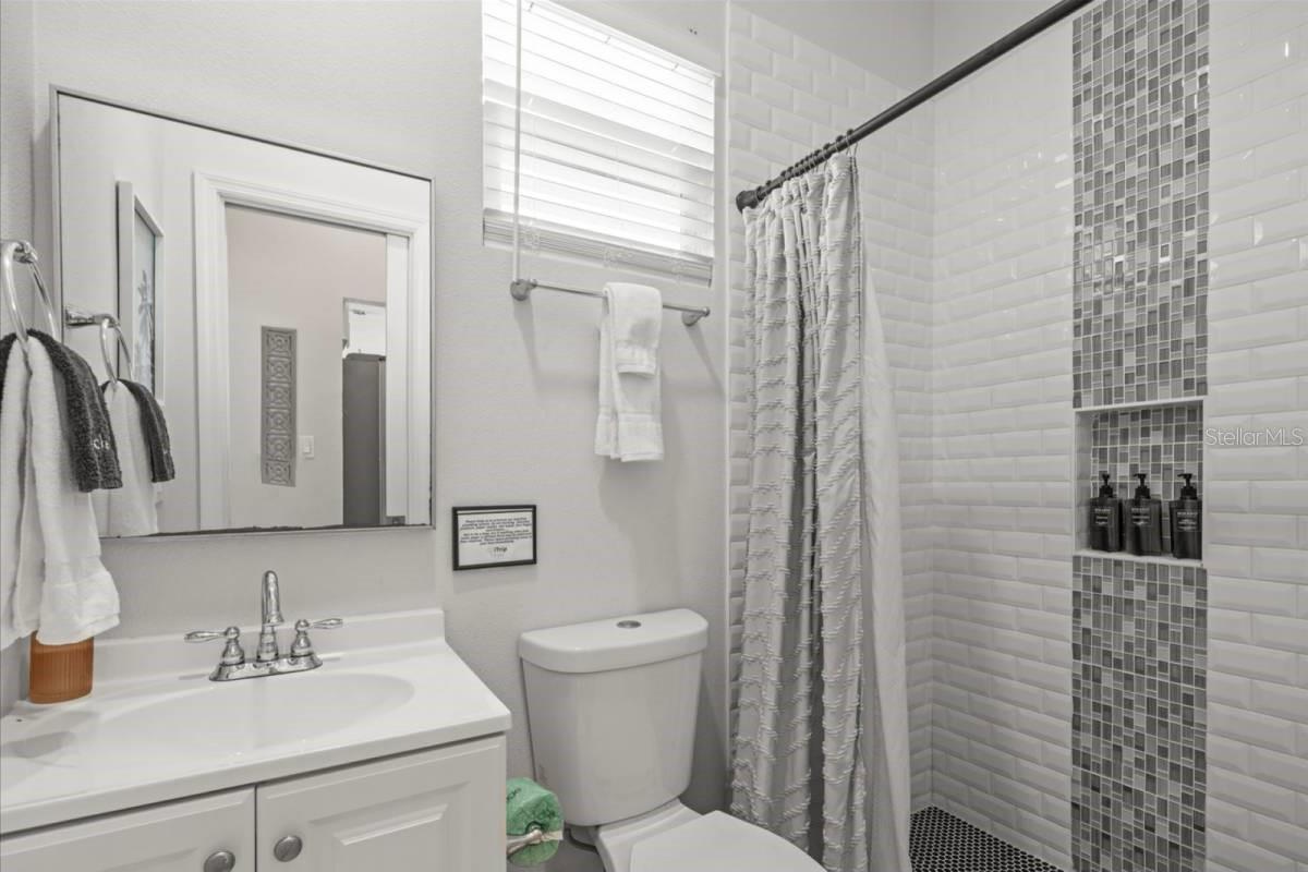 7002 N CAMERON AVE — photo 35