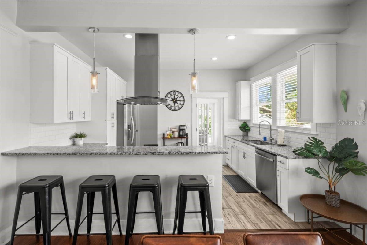 7002 N CAMERON AVE — photo 18