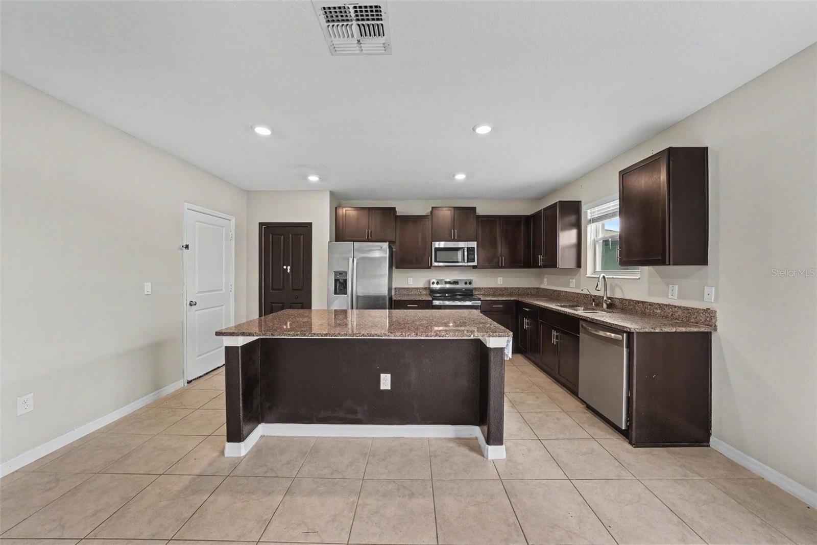 1507 GOLDEN GLOW DR — photo 5