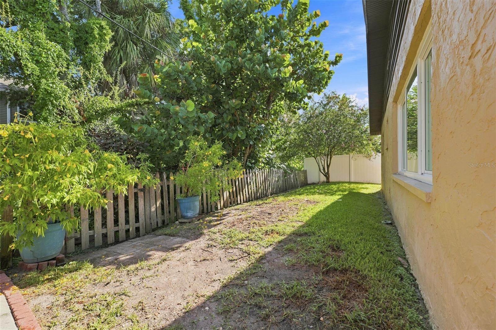 8037 POWDER HORN CIR — photo 36