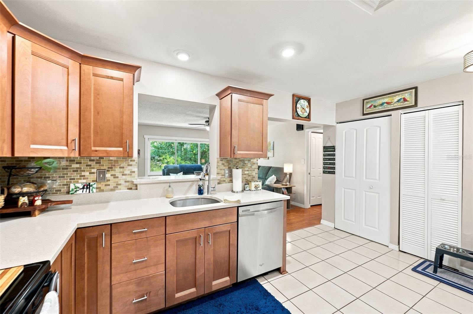 8037 POWDER HORN CIR — photo 13