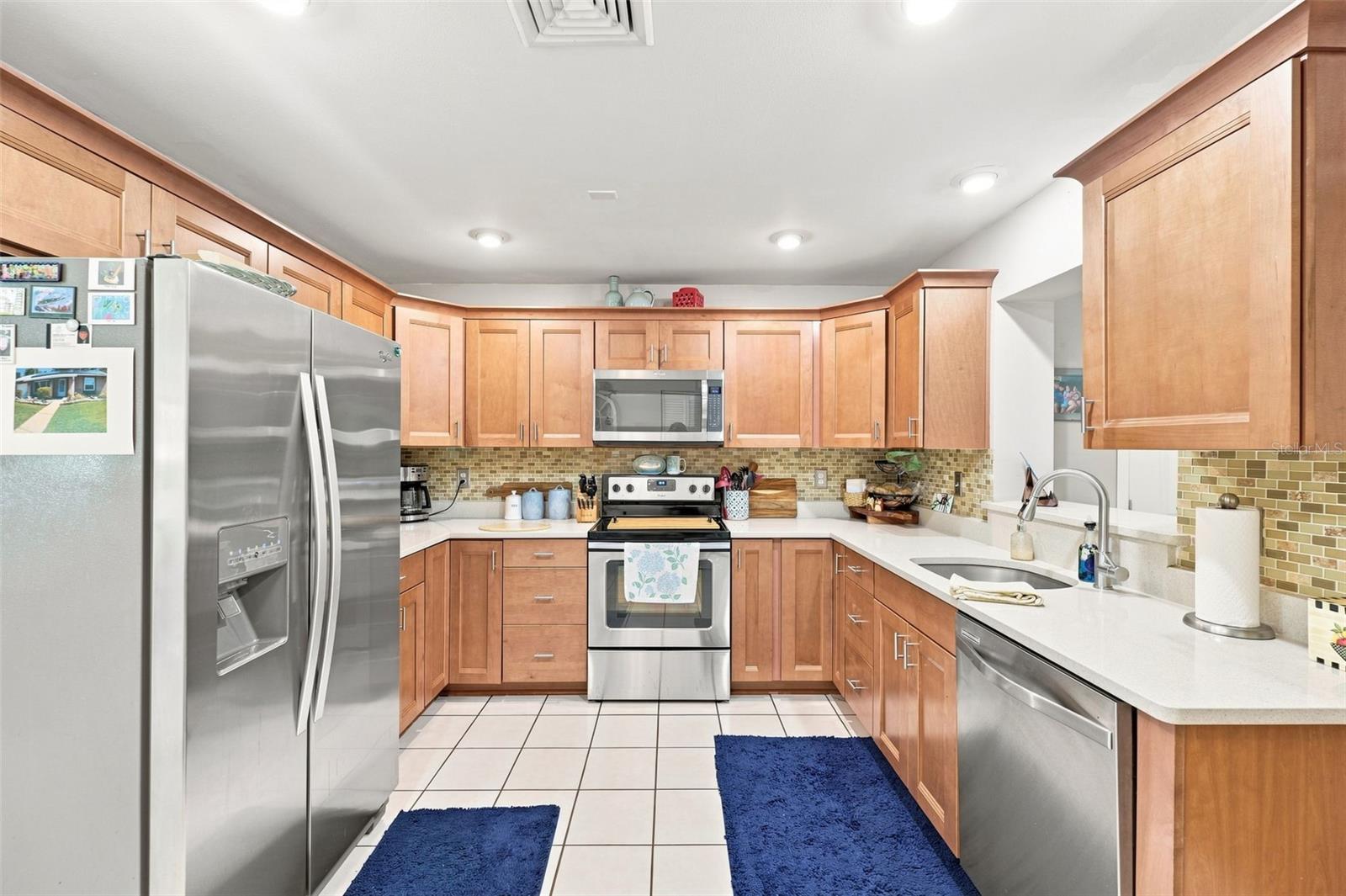8037 POWDER HORN CIR — photo 11