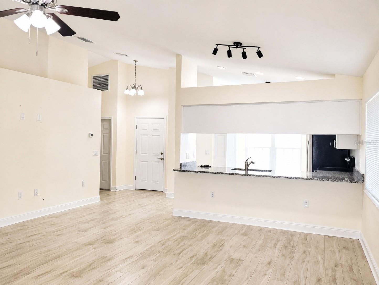 10114 BRIAR CIR — photo 3
