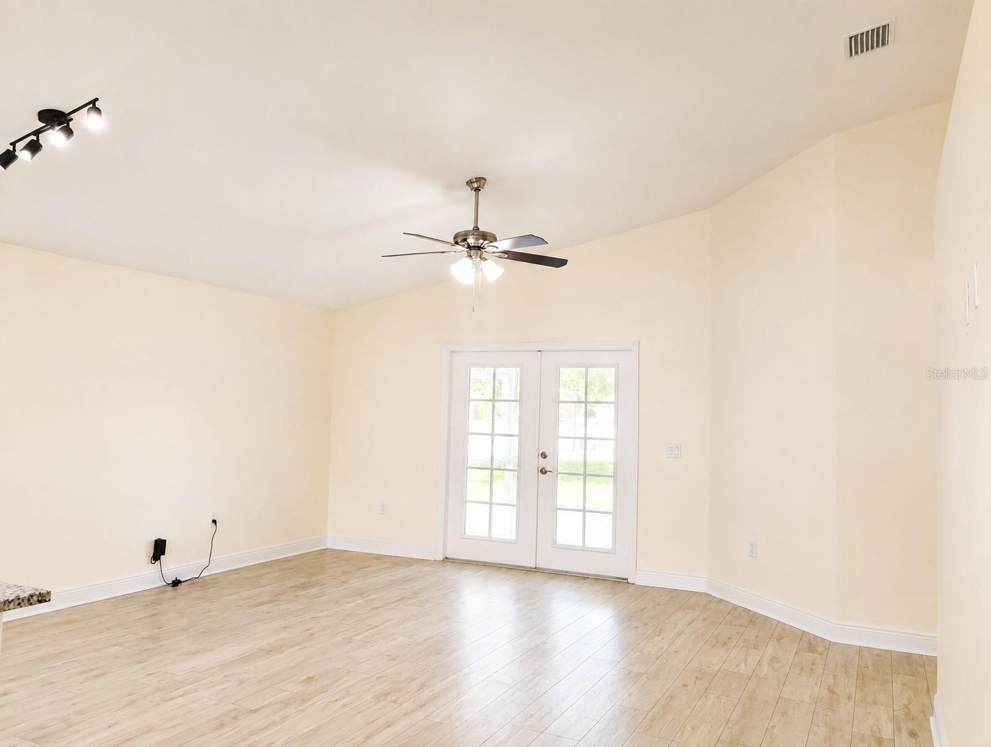 10114 BRIAR CIR — photo 8