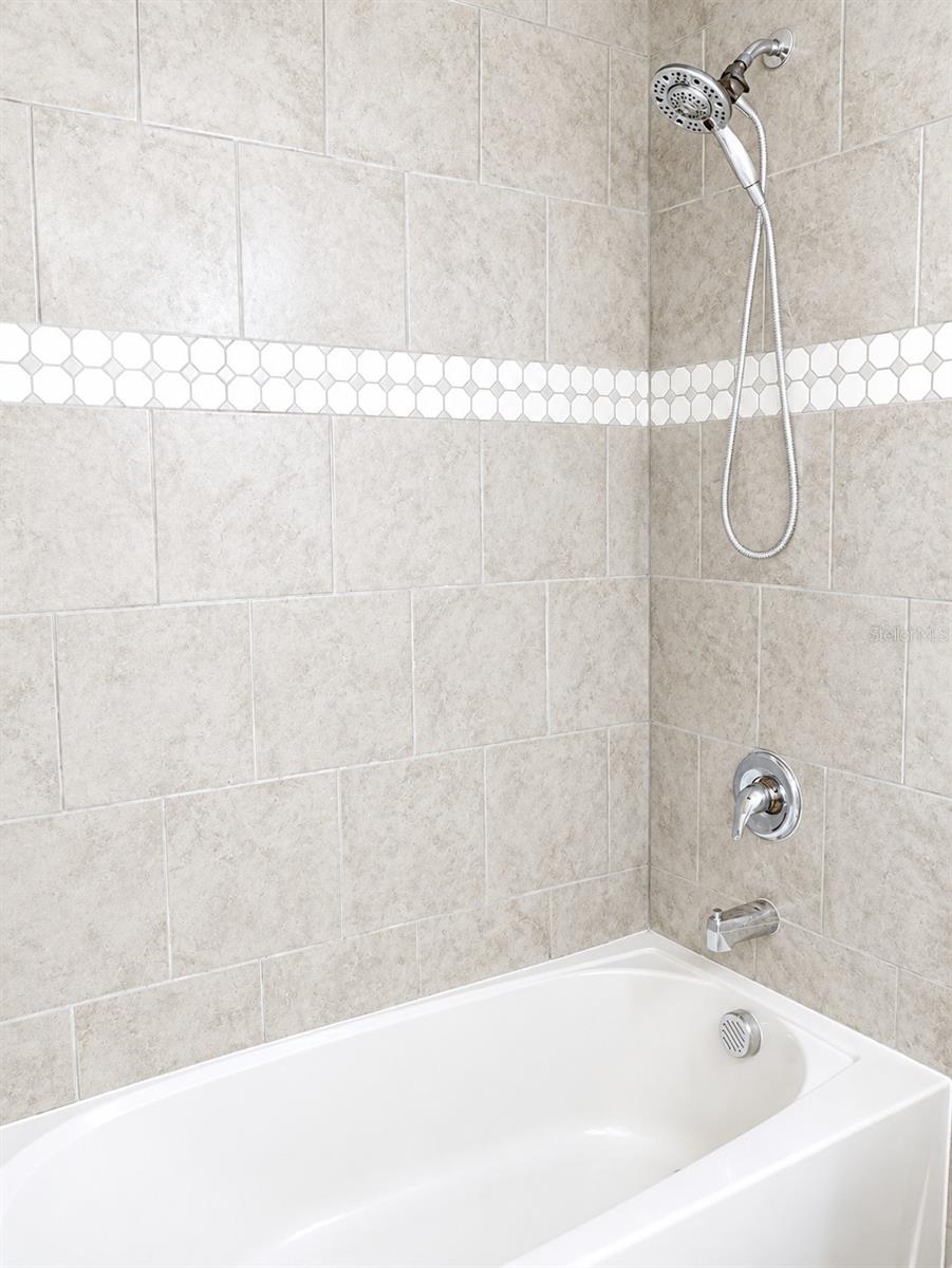 10114 BRIAR CIR — photo 17