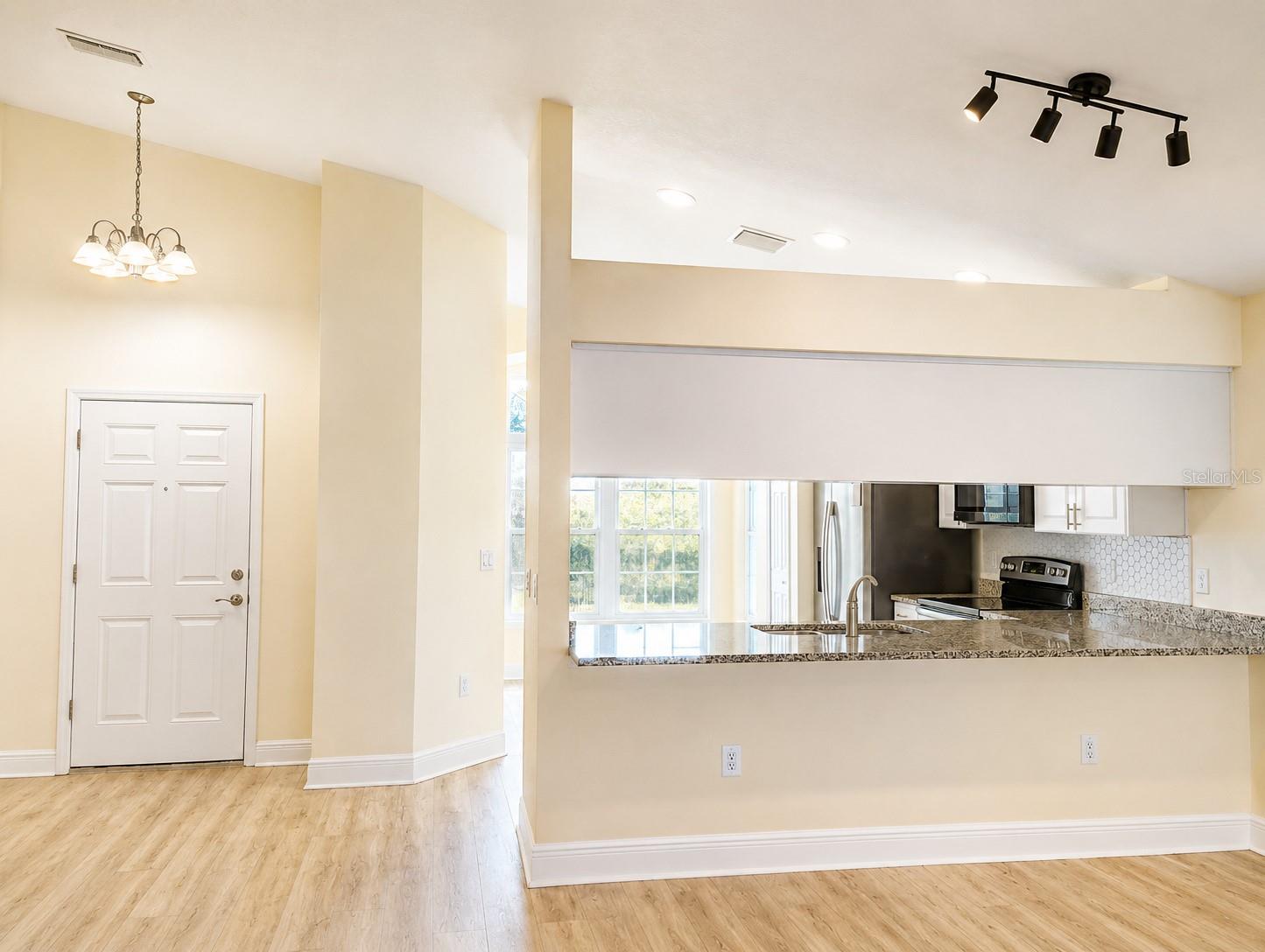 10114 BRIAR CIR — photo 4