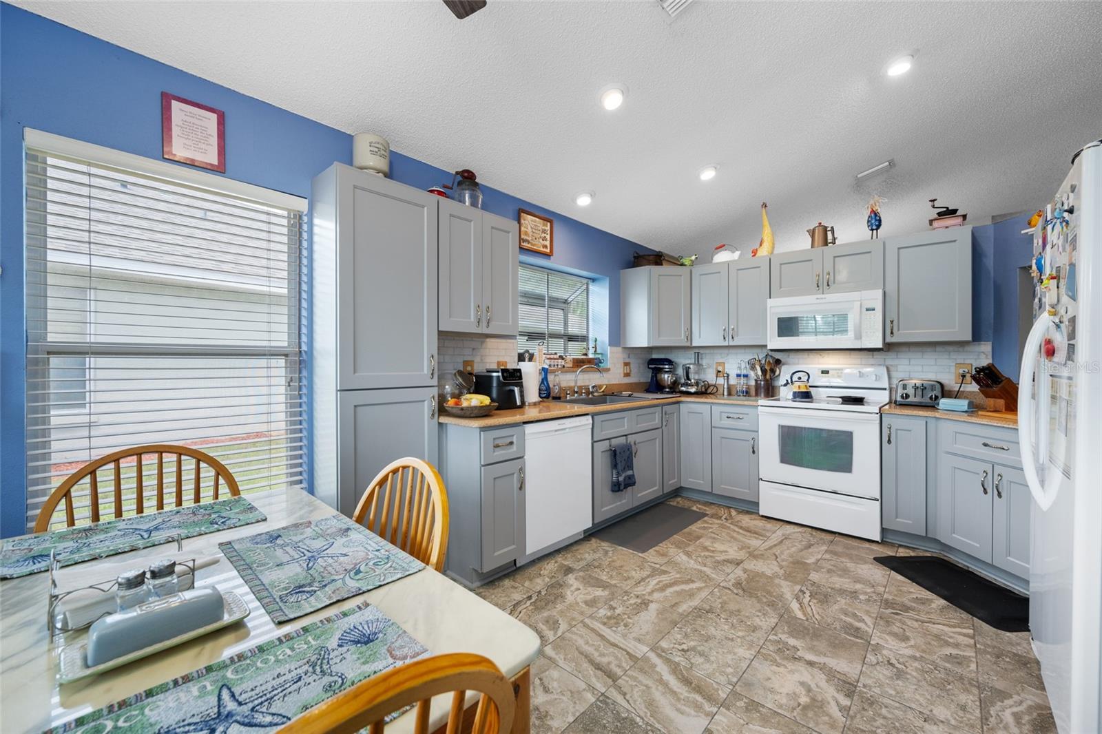 1044 DALESIDE LN — photo 8