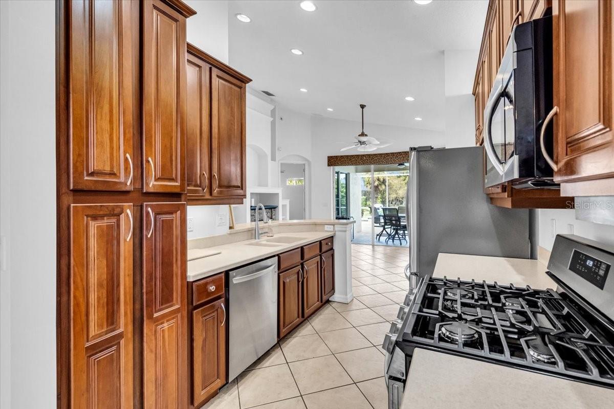 6393 ROOKERY CIR — photo 12