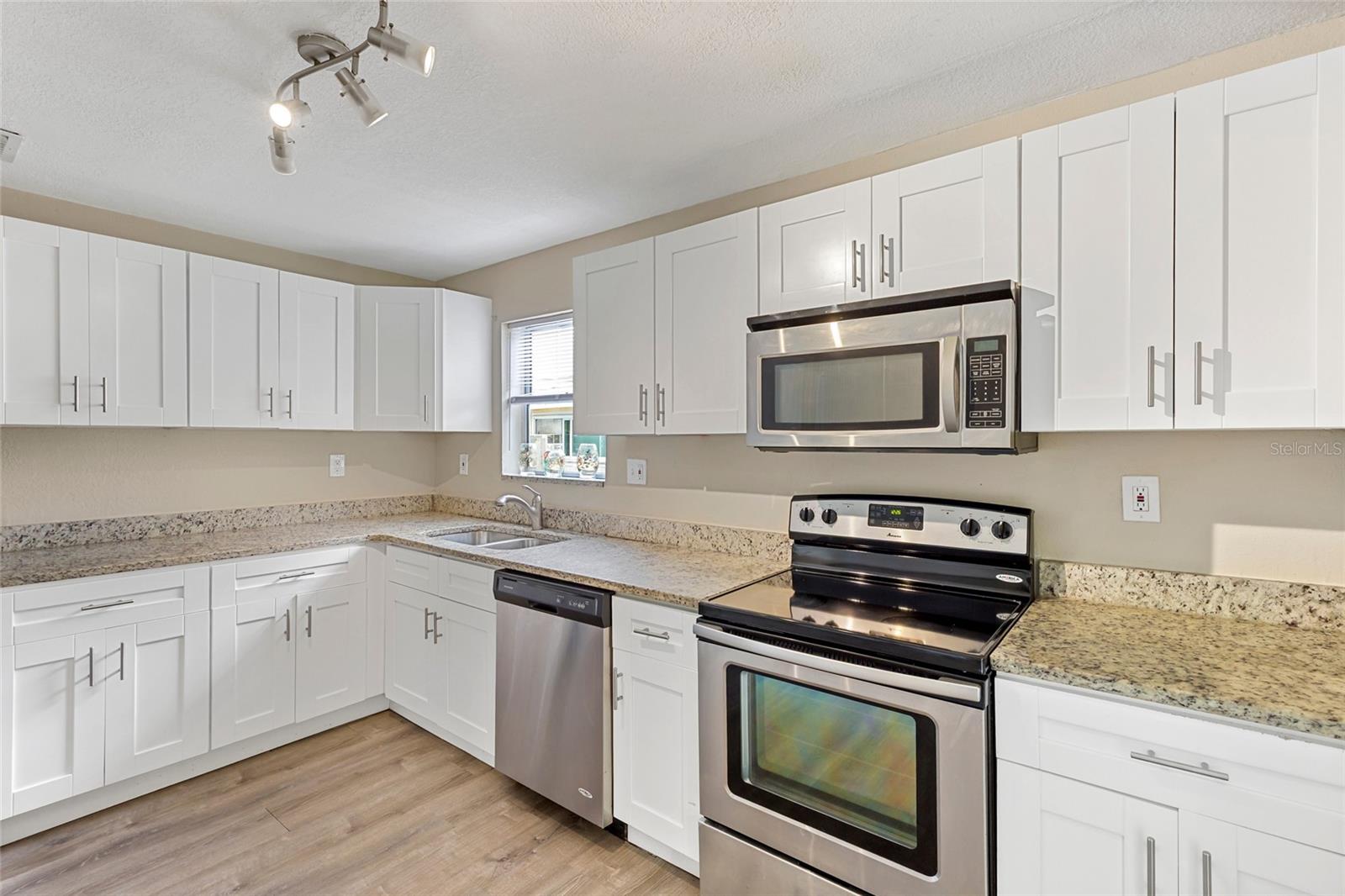 118 DAVID AVE — photo 9