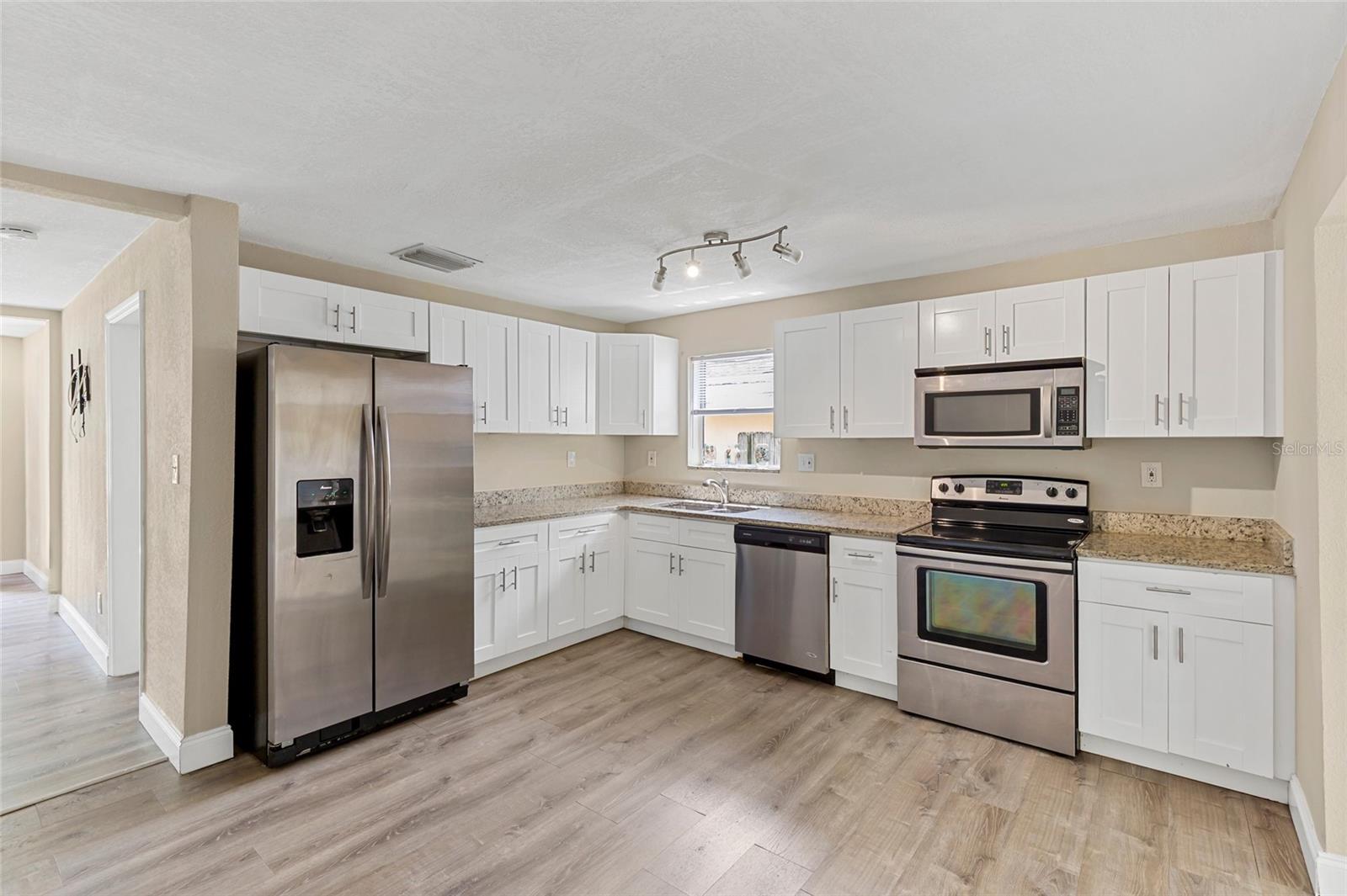 118 DAVID AVE — photo 2