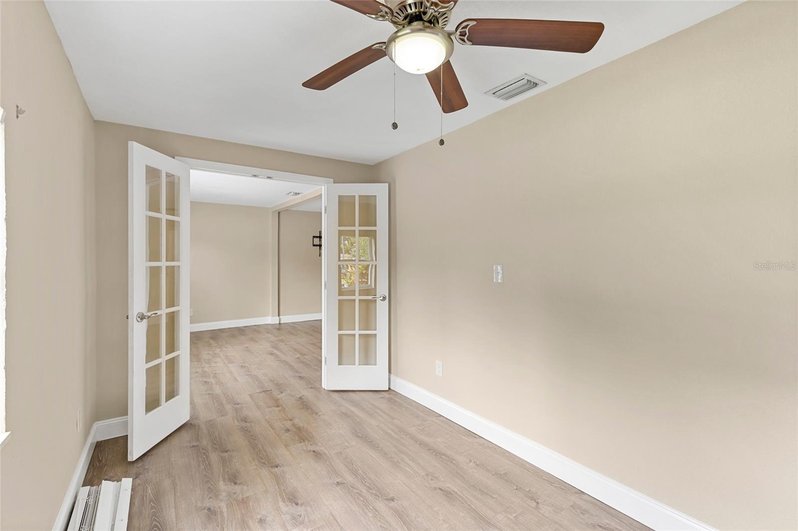 118 DAVID AVE — photo 17