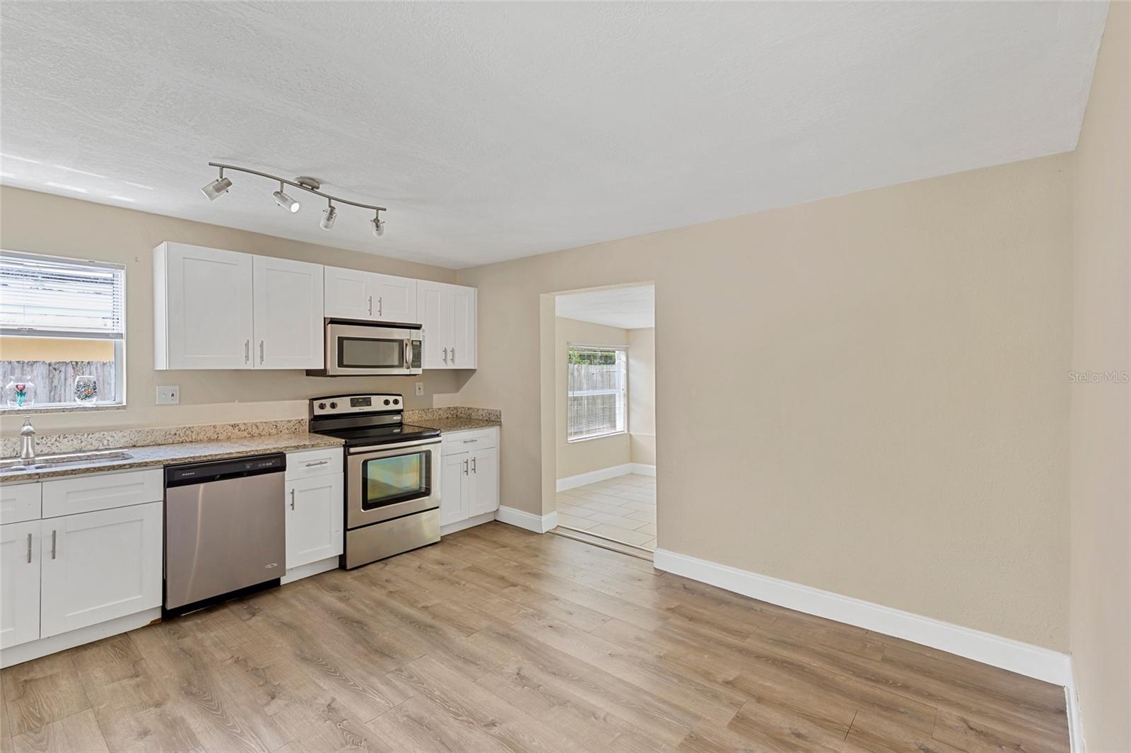 118 DAVID AVE — photo 8