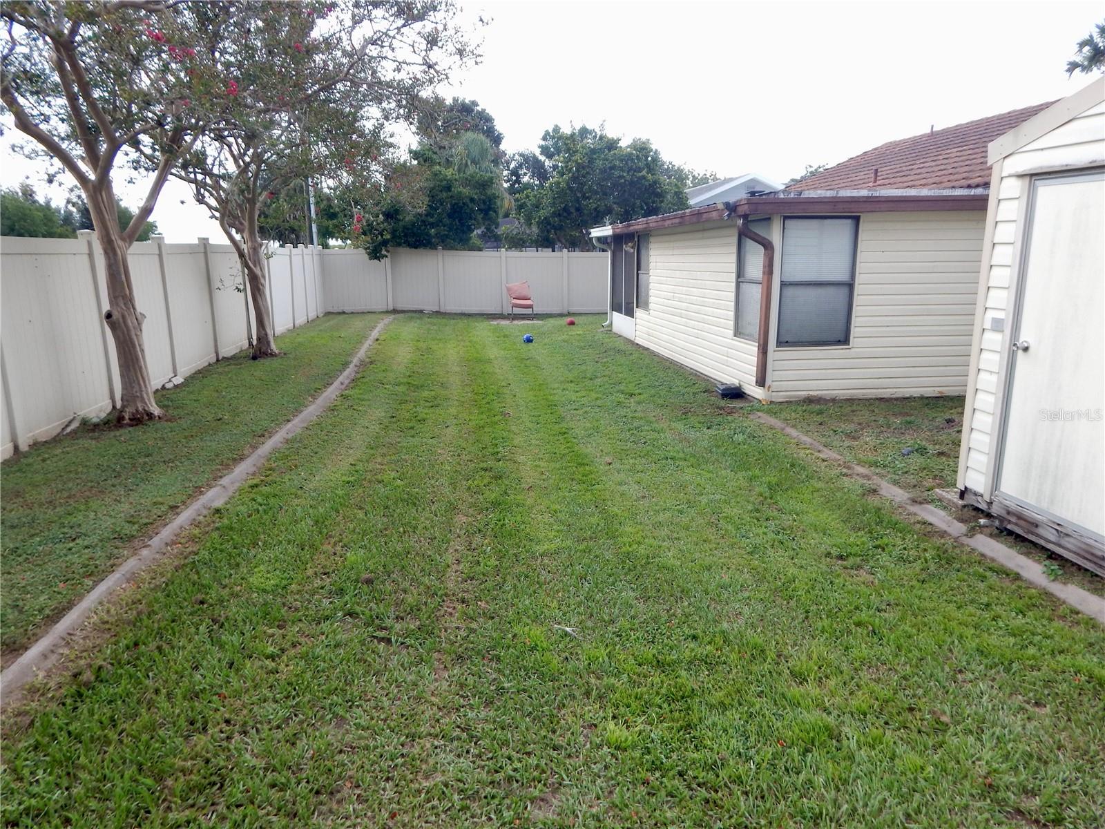 7353 APPLEGATE DR — photo 18