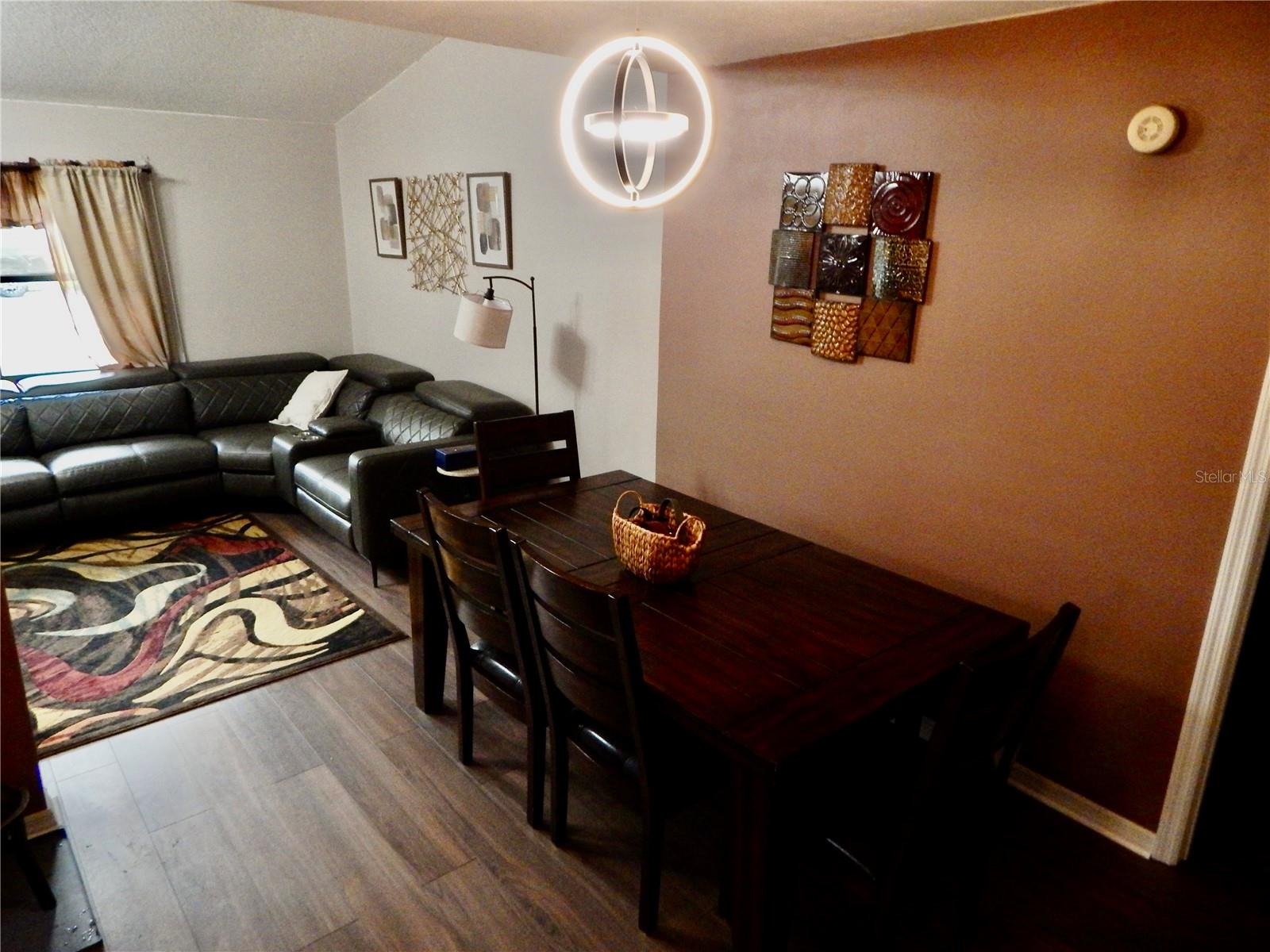 7353 APPLEGATE DR — photo 7